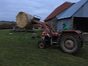 20171121 MOVING HAY ROLLS ONGTO BAILEY BRIDGE J-P Hermon 01
