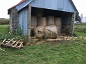 20171121 MOVING HAY ROLLS ONGTO BAILEY BRIDGE J-P Hermon 04