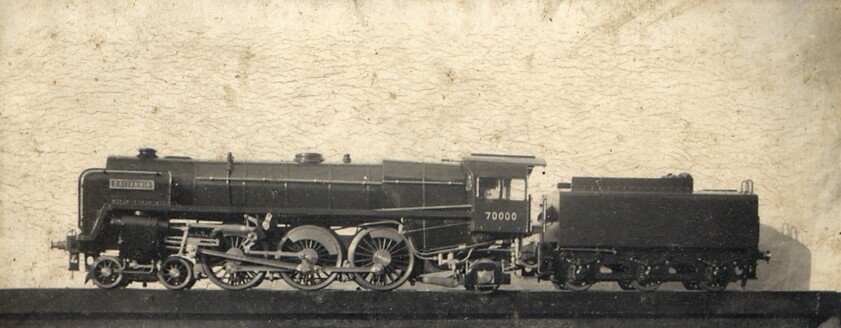 19500000s G S LONG BR Britannia 70000 4-6-2 at Broadstone 2