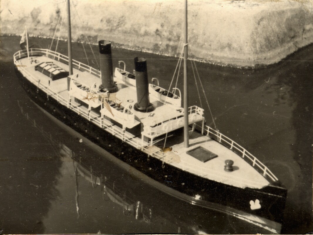 19500000s G S LONG Drake on Poole Park fresh water lake 2