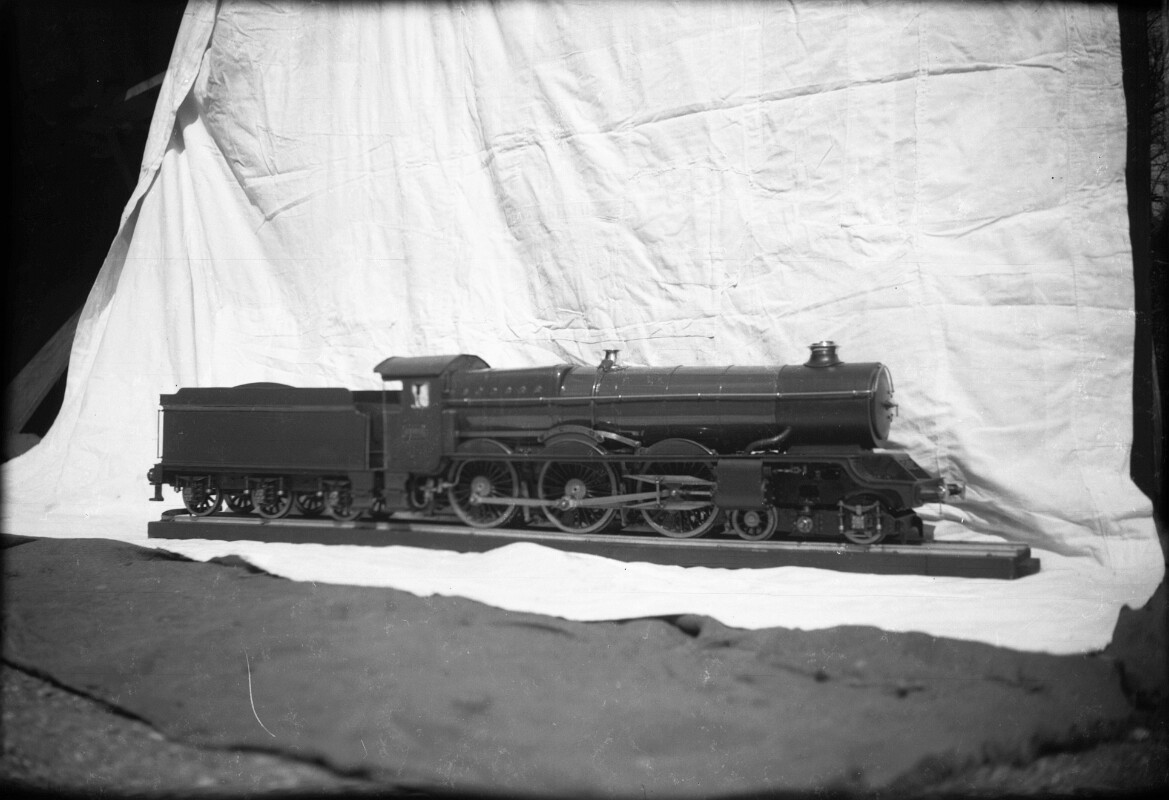 19500000s G. S. LONG's Locomotive 'Britannia' 4-6-0 70000 18