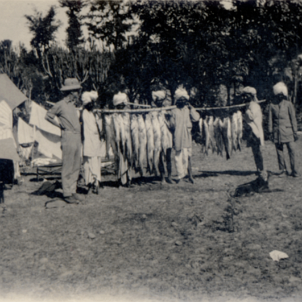 19300000s India 'The big catch' Edward Walker with servants and fish-Edit