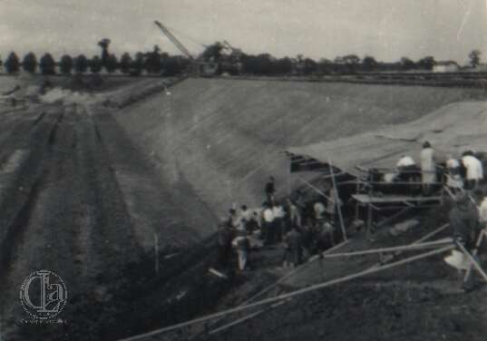 19640801c AVELEY 01