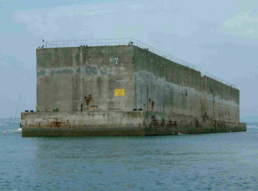 whalecaissonarromanches.jpg